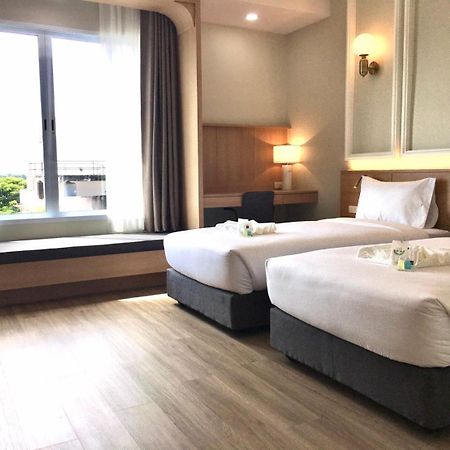 Mayflower Grande Suite Hotel Фитсанулок Екстериор снимка