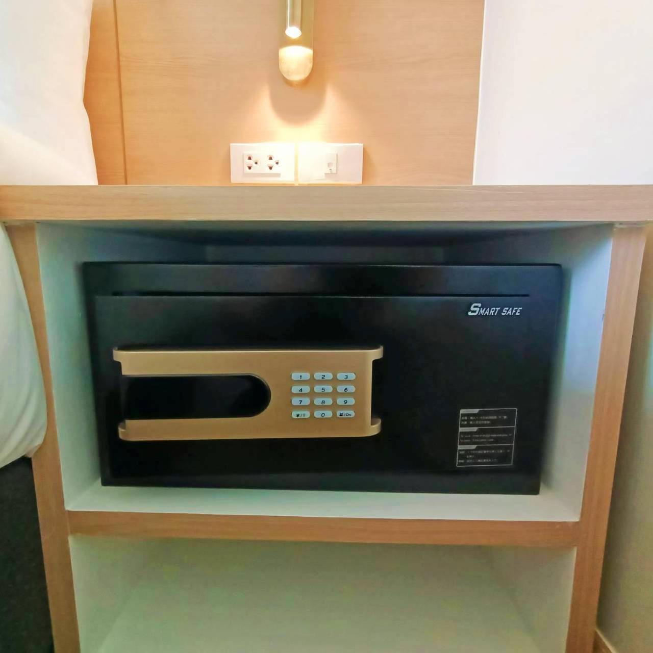 Mayflower Grande Suite Hotel Фитсанулок Екстериор снимка