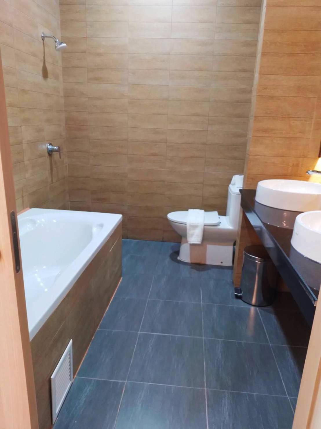Mayflower Grande Suite Hotel Фитсанулок Екстериор снимка