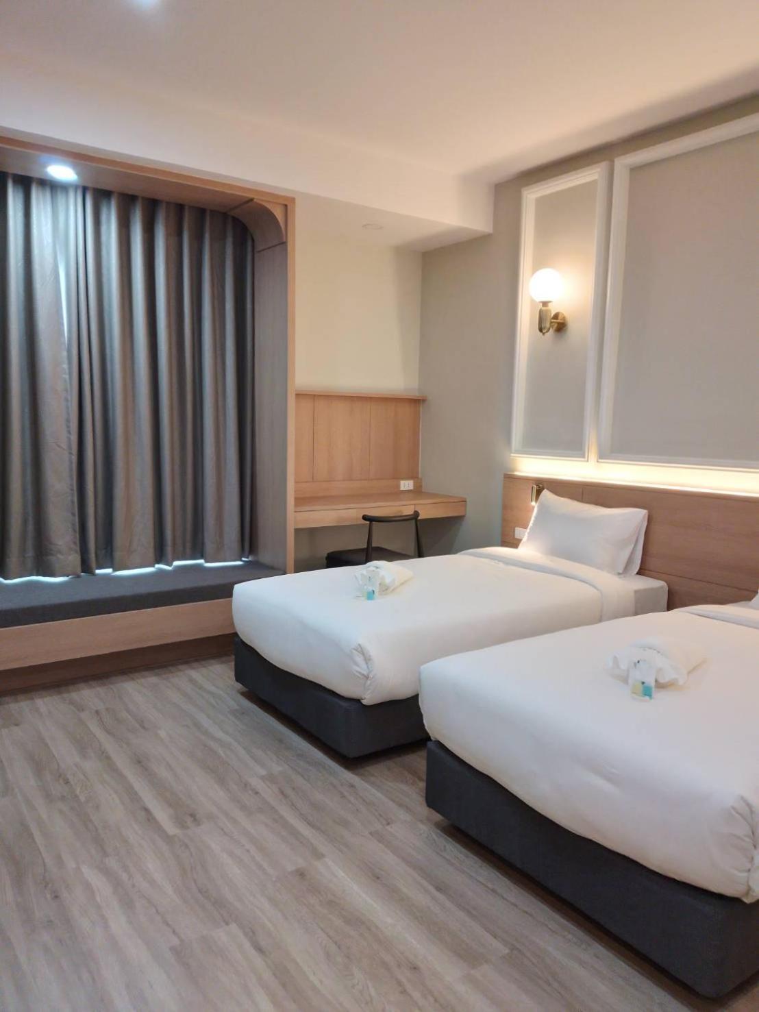 Mayflower Grande Suite Hotel Фитсанулок Екстериор снимка